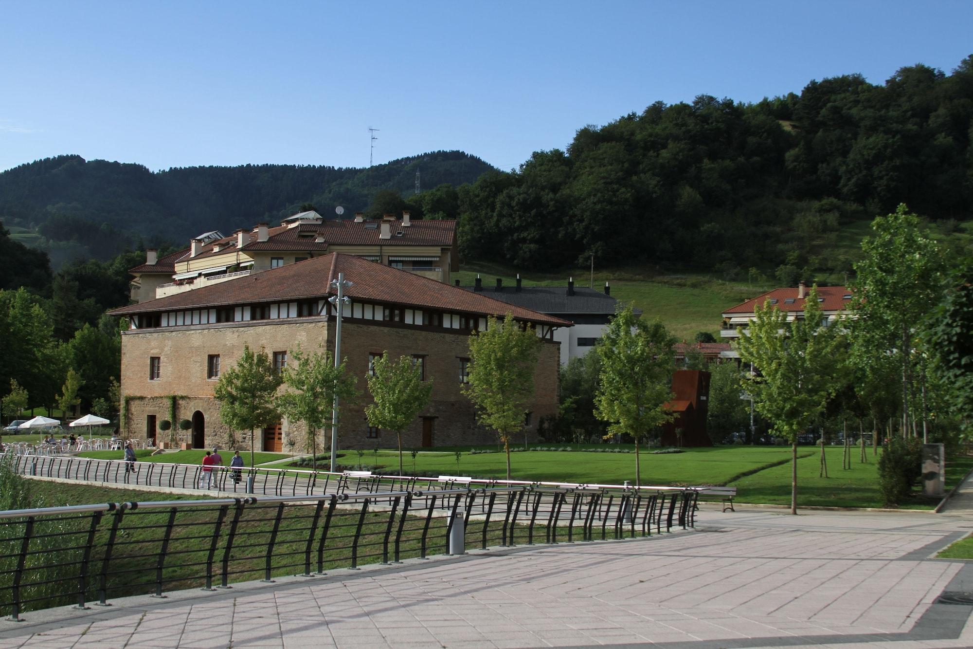 Hotel Dolarea Beasain Exterior photo
